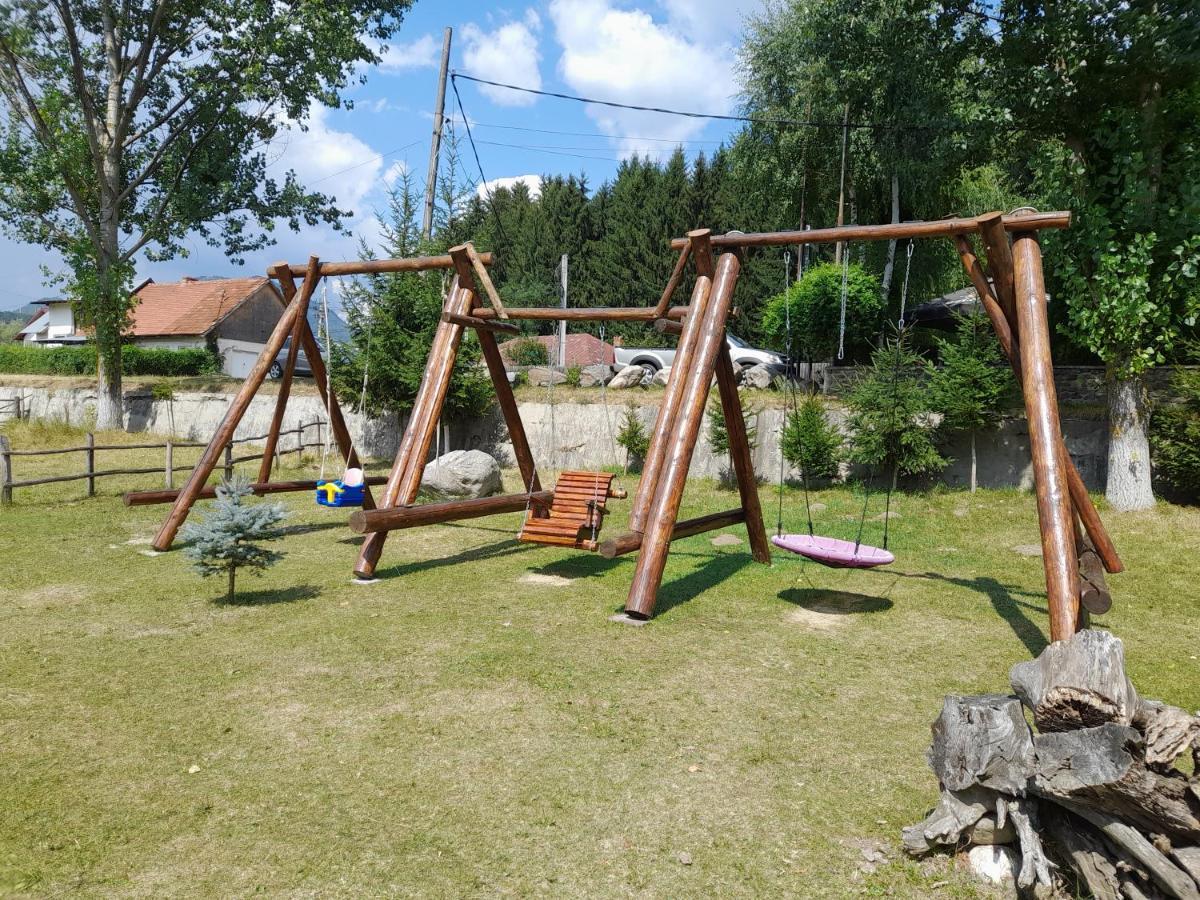 Pensiunea Trei Ponei Corbeni Exterior foto