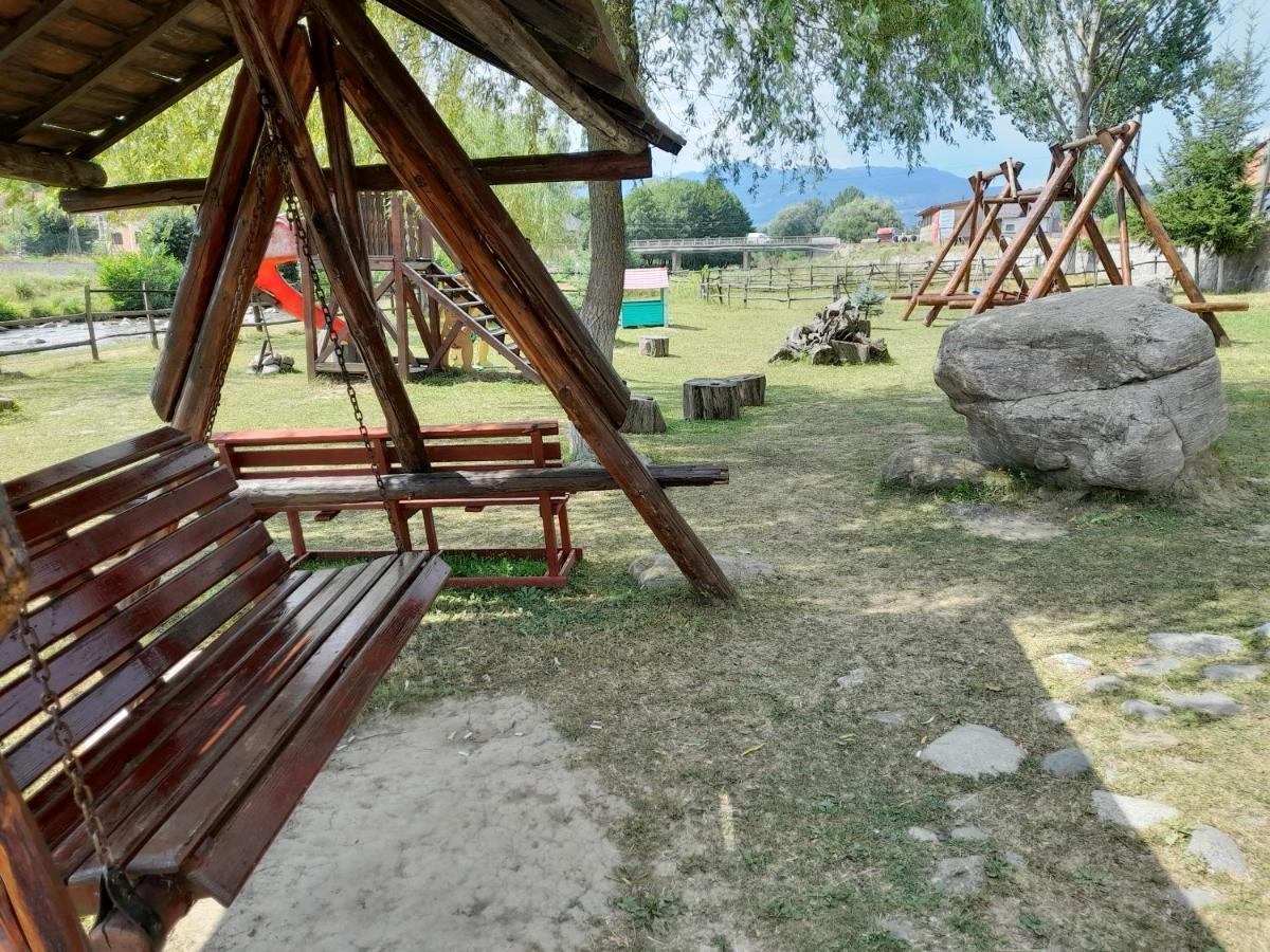 Pensiunea Trei Ponei Corbeni Exterior foto