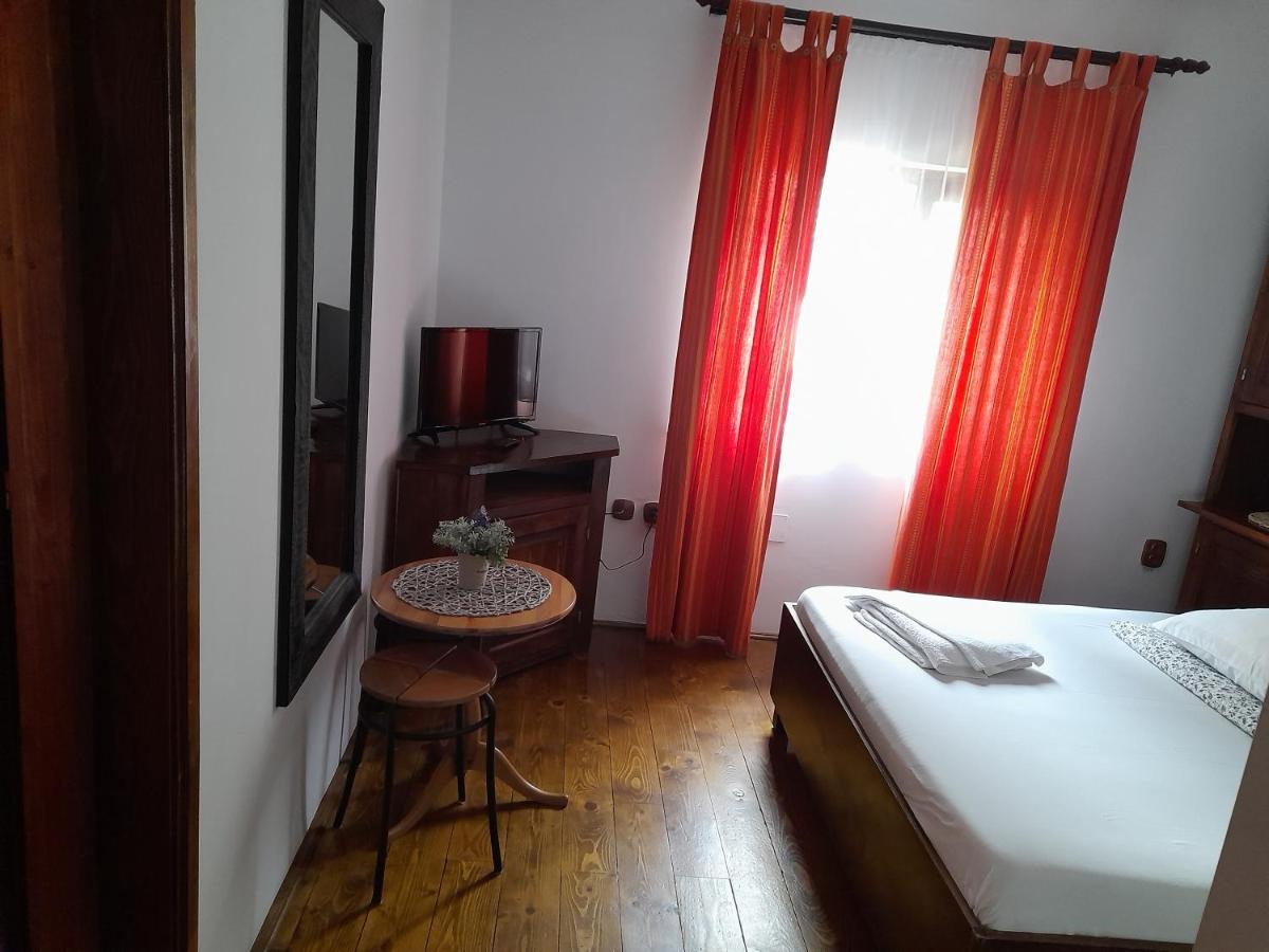 Pensiunea Trei Ponei Corbeni Exterior foto