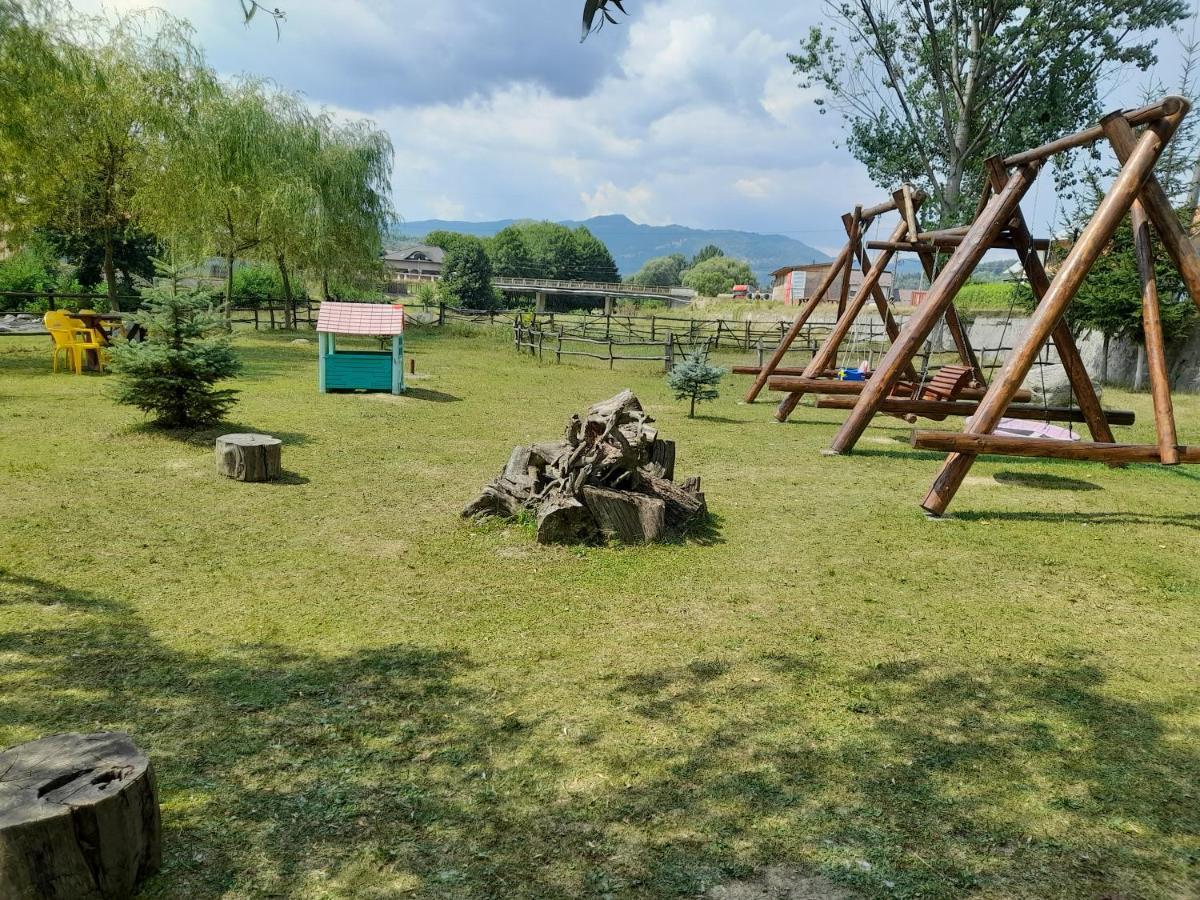 Pensiunea Trei Ponei Corbeni Exterior foto