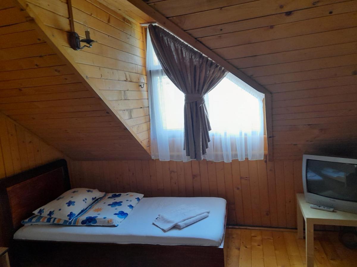 Pensiunea Trei Ponei Corbeni Exterior foto