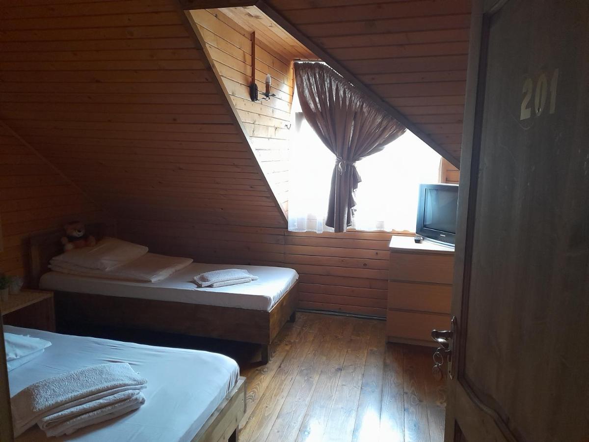 Pensiunea Trei Ponei Corbeni Exterior foto