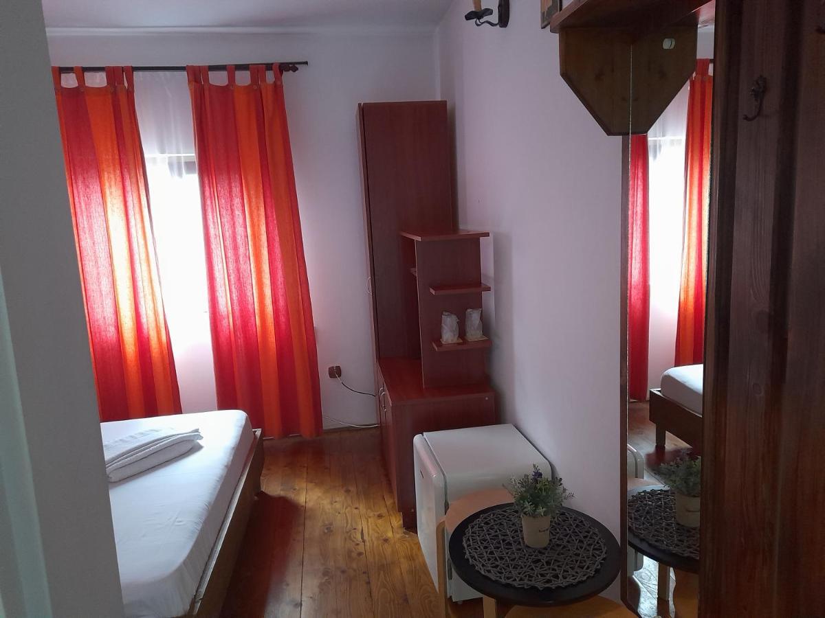 Pensiunea Trei Ponei Corbeni Exterior foto