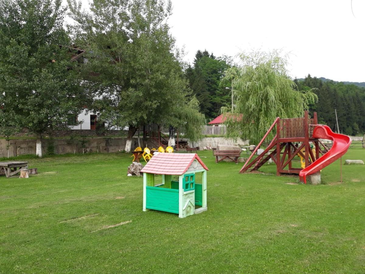 Pensiunea Trei Ponei Corbeni Exterior foto